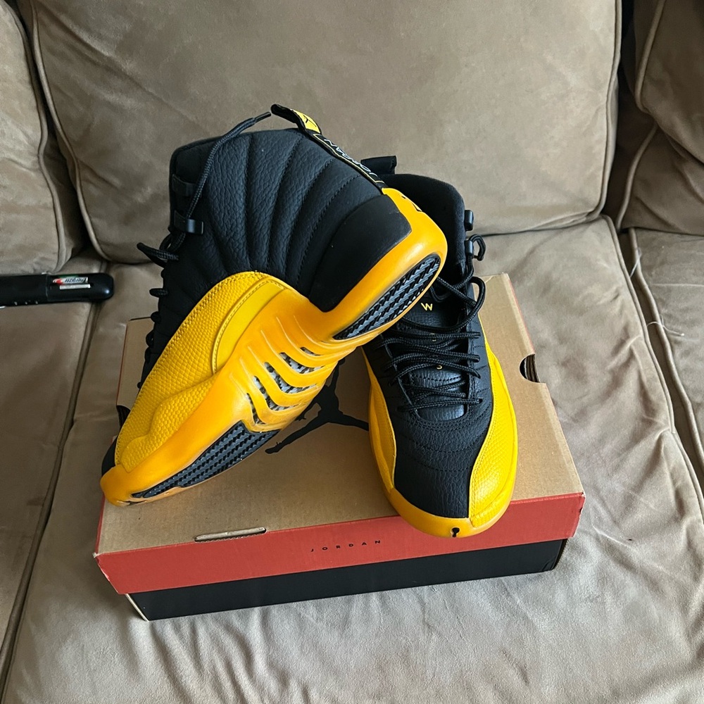 JORDAN 12 RETRO 'UNIVERSITY GOLD' Black/University Gold Men Size 8 Like New